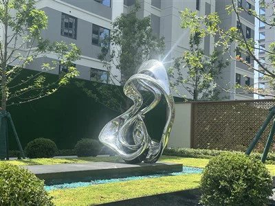 هل هناك أي منحوتات مرآة ذات طابع سماوي؟